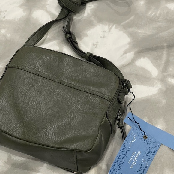 New‎ Simply Vera Vera Wang Green Crossbody 7.5x8” - Picture 7 of 9